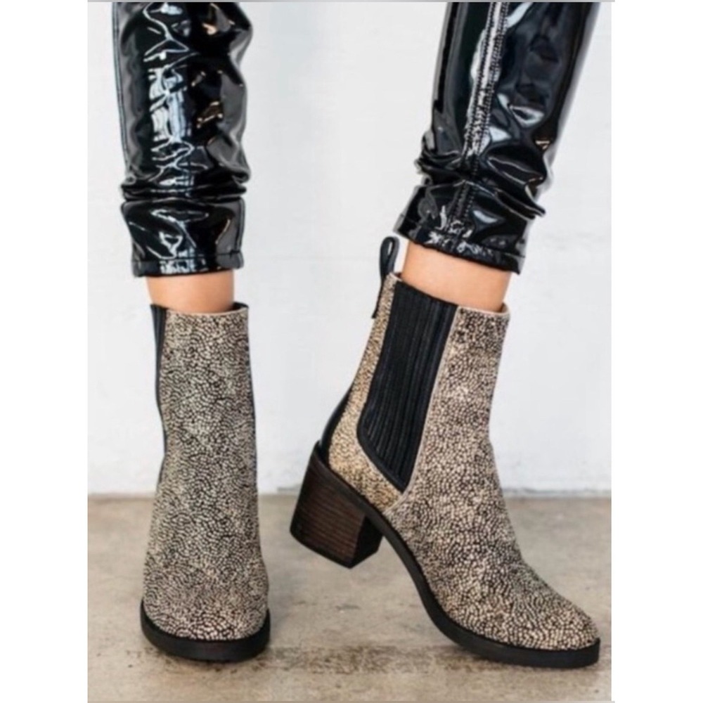 Ugg Camden Exotic Chelsea Ankle Boots Leather Calf Hair Dotted Black & Cream 9